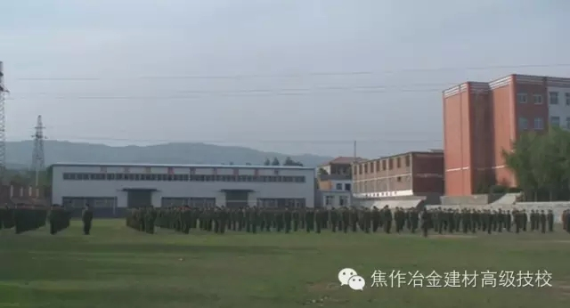 你們學校的教學環(huán)境怎么樣?學校周圍的環(huán)境怎么樣？